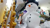 “Nặn” người tuyết, nghề độc lạ ở Thủ đô mùa Noel