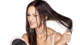 Muốn mái tóc khỏe mượt, bạn cần tránh 16 thói quen xấu này