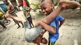  Cảnh cắn răng khổ luyện trong trường dạy xiếc châu Phi 