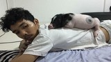 Kỳ lạ chàng trai trẻ thích nuôi, ngủ với lợn