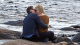 Taylor Swift hôn Tom Hiddleston sau hai tuần chia tay Calvin