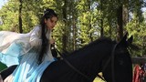 Angelababy bụng bầu vẫn cưỡi ngựa đóng phim khiến fan phát hoảng