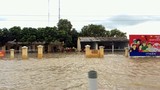 Thủy điện xả lũ, mưa lớn, nhà dân và QL1 ngập nặng