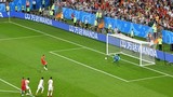 Sau Messi, Ronaldo bị chế ảnh hài hước vì sút hỏng penalty