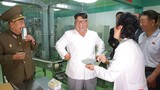 Hình ảnh ông Kim Jong Un tươi cười thăm nhà máy quân đội