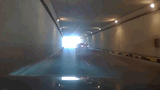Video: 2 ô tô chặn đầu nhau rồi dừng trong hầm chui để nói chuyện 