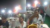Cháy dữ dội ở đám cưới, người đàn ông vẫn điềm nhiên ăn uống