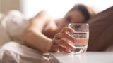 Uống nước khi bụng đói vào buổi sáng hại hơn bỏ bữa?