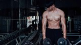 Tập gym về muộn, nam thanh niên bị cụ bà quấy rối 