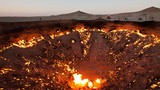 Bí ẩn “cổng địa ngục” rực cháy giữa sa mạc