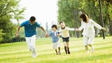 Đừng “tiết kiệm” cử chỉ yêu thương với cha mẹ