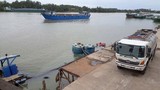 Đang trục vớt hàng chục tấn hóa chất a-xít Clohydric chìm trên sông Đồng Nai
