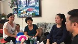 Mẹ nghệ sĩ Anh Vũ bật khóc khi nhận tiền quyên góp đưa thi thể con về Việt Nam 