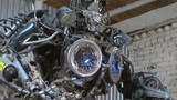 Video: Từ phế liệu bỏ đi, thợ cơ khí chế tạo thành bộ sưu tập robot