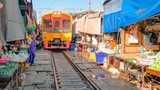 Choáng với cảnh tàu hỏa đi qua khu chợ Maeklong ở Thái Lan