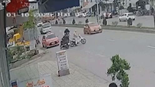 Xe máy gây tai nạn liên tiếp vì né CSGT