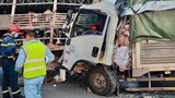 Tông đuôi xe khác trên cao tốc, 2 người mắc kẹt tử vong