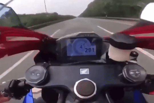 Xử phạt tài xế mô tô chạy 299km/h trên Đại lộ Thăng Long như thế nào?