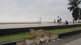 Vỉa hè phố biển Sầm Sơn nhếch nhác trước ngày khai hội