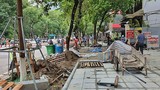 Ai chịu trách nhiệm vụ lát đá vỉa hè nhanh hỏng ở Hà Nội?