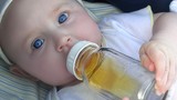 Hiểm họa khi trẻ dưới 1 tuổi uống nước ép trái cây