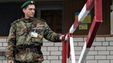 Ukraine đóng cửa biên giới, bỏ rơi binh sĩ tại Crimea