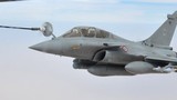 Cách tiêm kích Rafale Pháp “bú sữa” nhiên liệu