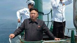 Ảnh nóng: Kim Jong-un thị sát trên tàu ngầm "khủng" nhất Triều Tiên