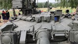 Trên nóc tháp pháo vua tăng T-90 Nga có gì? 