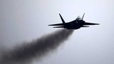 Siêu tiêm kích J-31 Trung Quốc xả khói đen mù trời