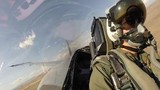 Quay cuồng trong buồng lái tiêm kích F/A-18 Mỹ