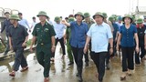 Thủ tướng hủy mọi cuộc họp để thị sát việc ứng phó lũ lụt