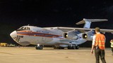 Cận cảnh chuyến bay Nga đưa 40 tấn hàng cứu trợ tới Việt Nam