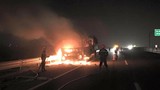 Xe tải bốc cháy ngùn ngụt trên cao tốc Hà Nội – Hải Phòng