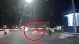 Video: Người dân tóm gọn kẻ cướp tông vào barie khi bị truy bắt