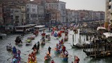 Video: Khách du lịch đang 'nhấn chìm' Venice?