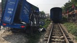 Video: Thoát chết thần kỳ khi bị tàu hỏa lao qua người
