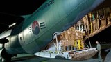 Video: Hàn Quốc dùng "lực sĩ" C-130 chở quýt tặng Triều Tiên