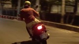 Video: "Ninja Lead" dừng xe giữa đường và cái kết thê thảm