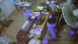 Người nhà “cướp” bệnh nhân, y tá bầu 7 tháng bị hành hung