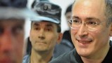 Cựu tài phiệt Nga Khodorkovsky ra tù, bay tới Đức