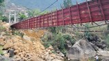 Xây cầu tạm cạnh cầu treo bị sập ở Lai Châu