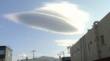 Sửng sốt đám mây hình UFO trên bầu trời Scotland