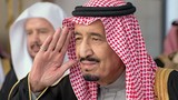 Quốc vương Ả-rập Xê-út “trảm” quan chức tát nhà báo 