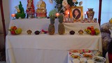 Treo hình tượng Phật trên bàn thờ tổ tiên