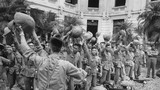 Ảnh độc: Hà Nội vui như hội ngày giải phóng 10/10/1954  