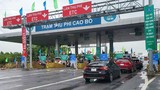 Xe ô tô dán thẻ thu phí tự động không qua được trạm thu phí