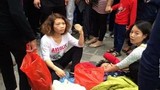 Phẫn nộ nhóm cô gái đánh bà lão ngất xỉu ở chùa Hương