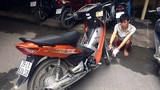 Tên cướp xe máy dùng dao tấn công CSGT Hà Nội