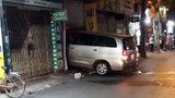 Tài xế say rượu lái xe ô tô đâm liên tục vào nhà dân ở Hà Nội